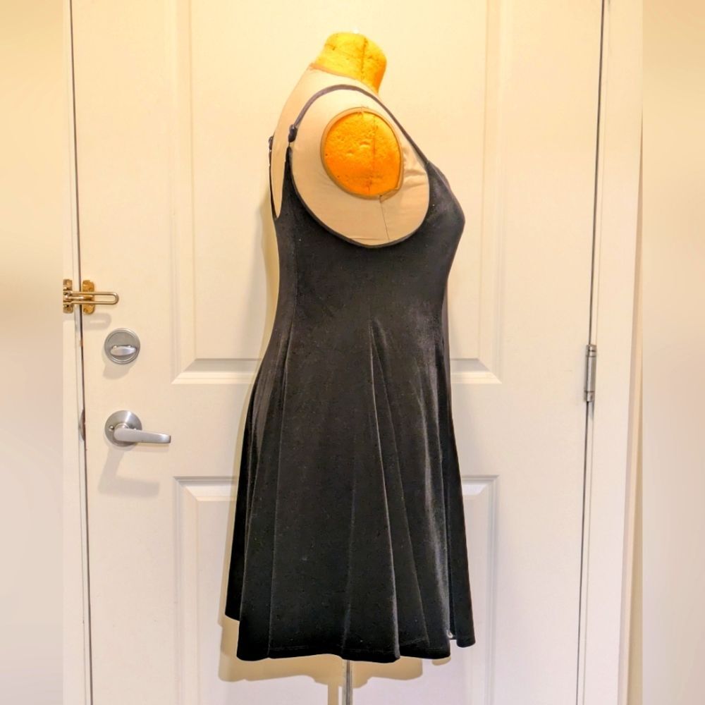 EUC XL Black Stretch Velvet Gothic Spaghetti Strap Skater Dress - Picture 3 of 6